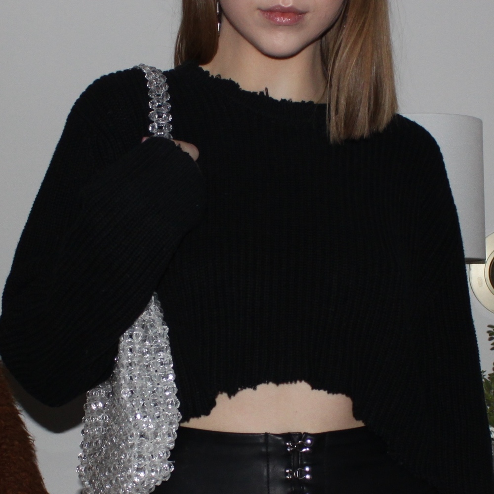 DISTRESSED CROPPED SWEATER